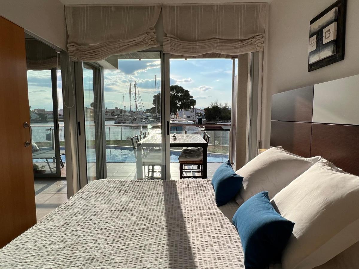 Blau Apartamento Frente A Los Canales Y Las Puestas De Sol De רוזס מראה חיצוני תמונה