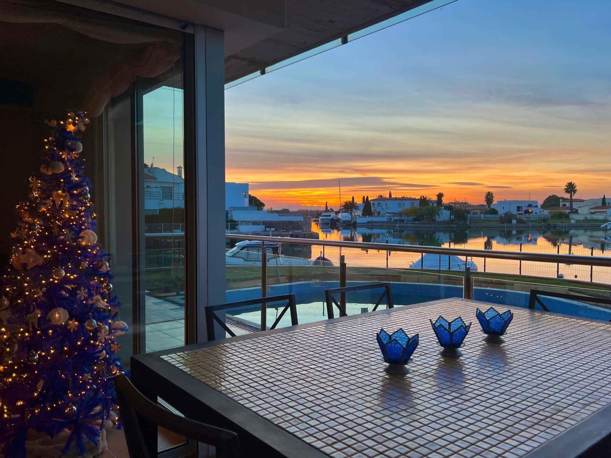 Blau Apartamento Frente A Los Canales Y Las Puestas De Sol De רוזס מראה חיצוני תמונה
