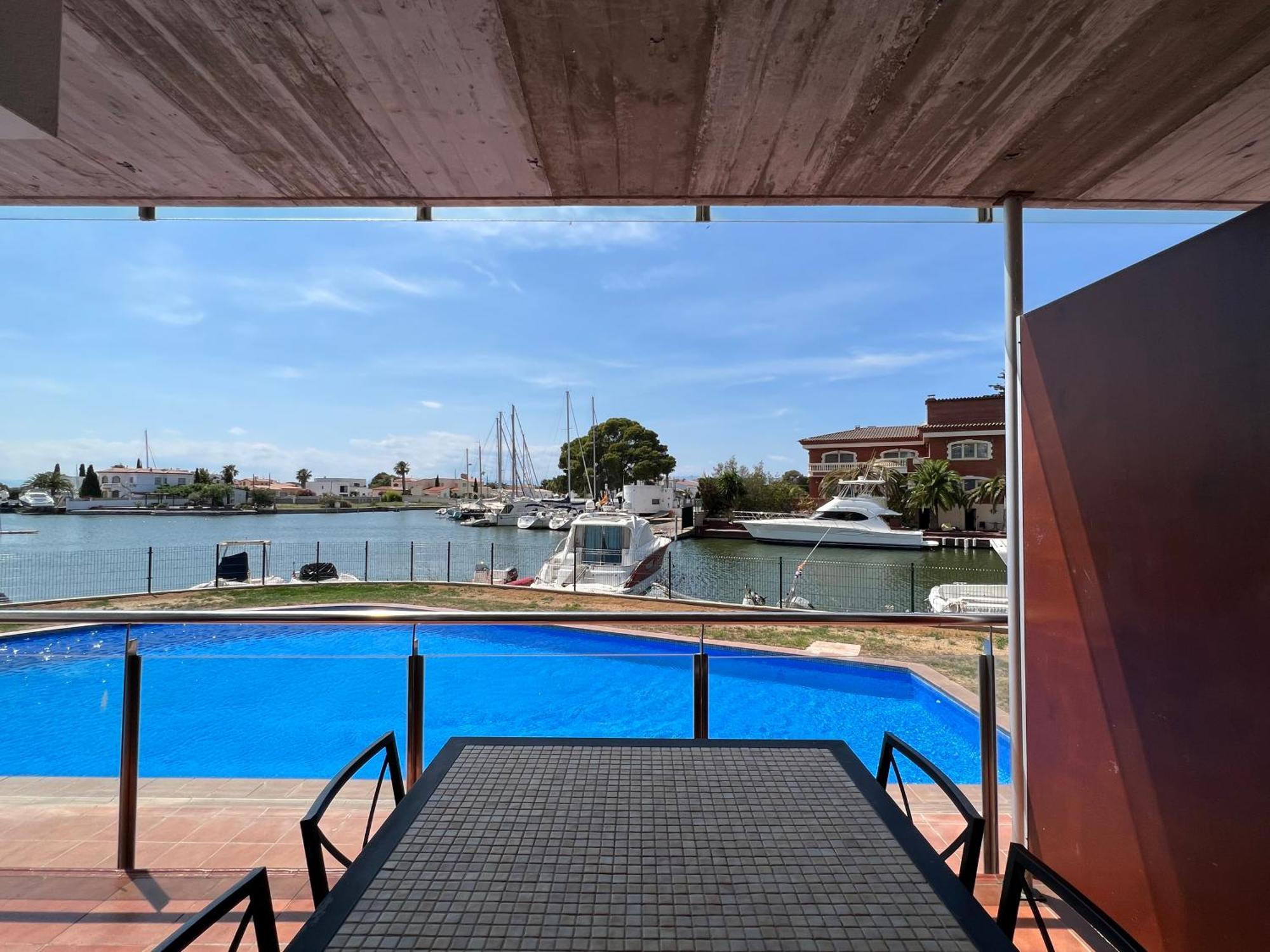 Blau Apartamento Frente A Los Canales Y Las Puestas De Sol De רוזס מראה חיצוני תמונה
